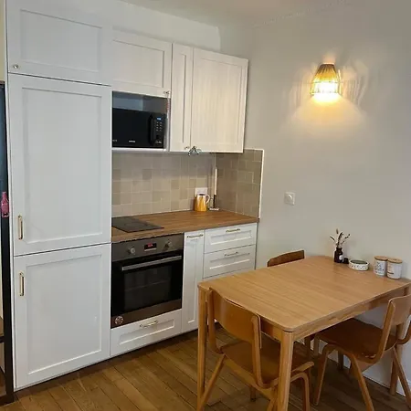 Modern & Bright Near Batignolles Parijs