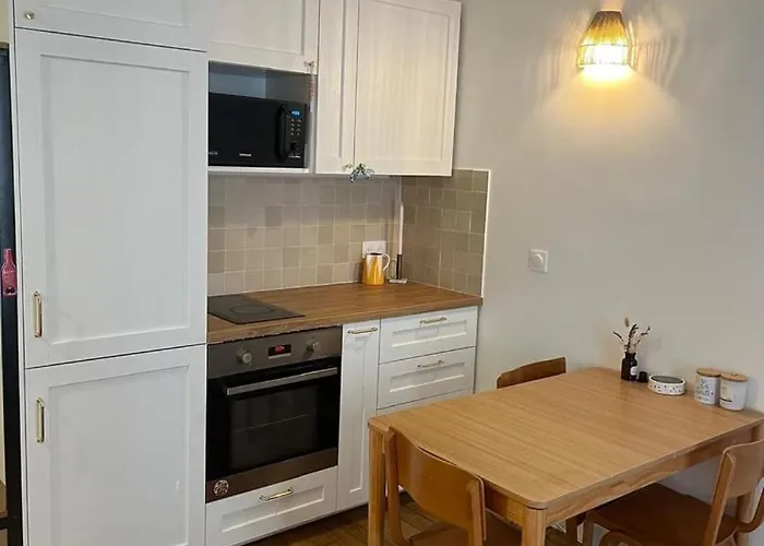 Modern & Bright Near Batignolles Parigi