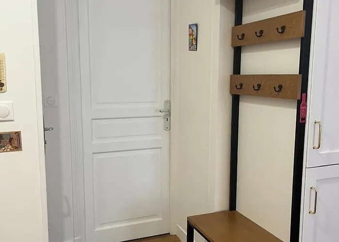 Modern & Bright Near Batignolles * Parigi